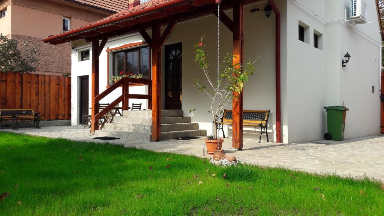 Хостелы Zozo Hostel Брашов-22