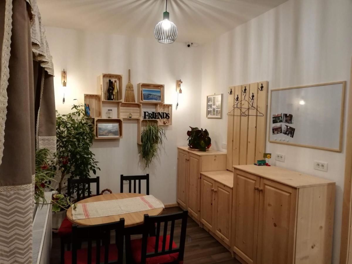 Хостелы Zozo Hostel Брашов-25