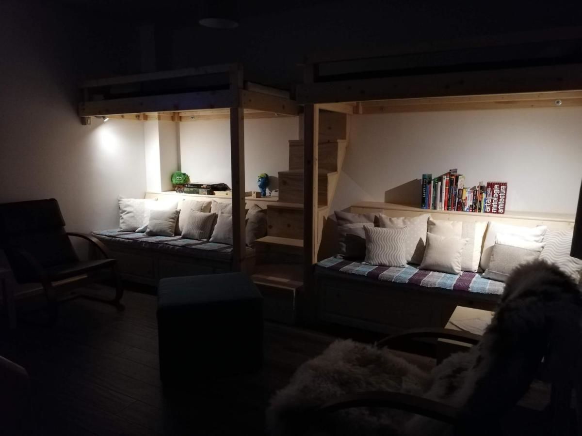 Хостелы Zozo Hostel Брашов-34