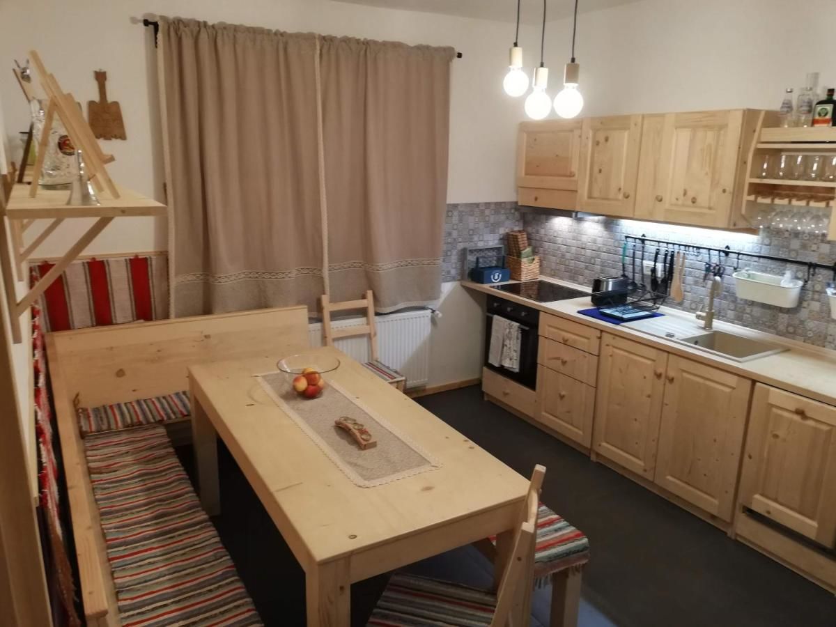 Хостелы Zozo Hostel Брашов-35