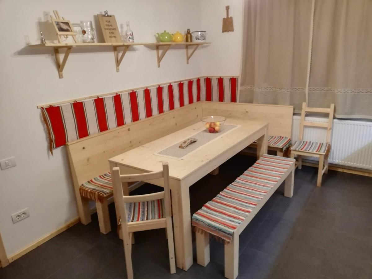 Хостелы Zozo Hostel Брашов-36