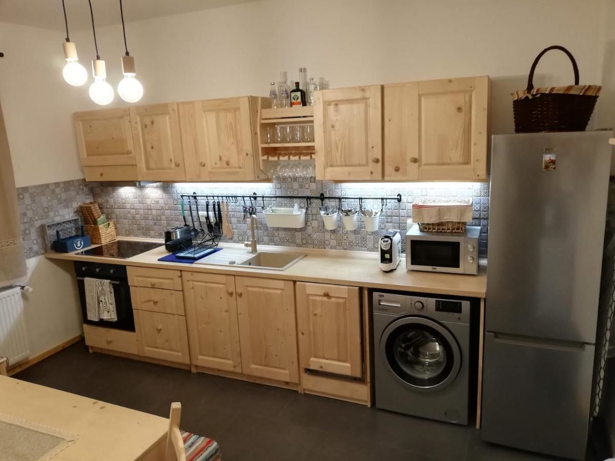 Хостелы Zozo Hostel Брашов-37