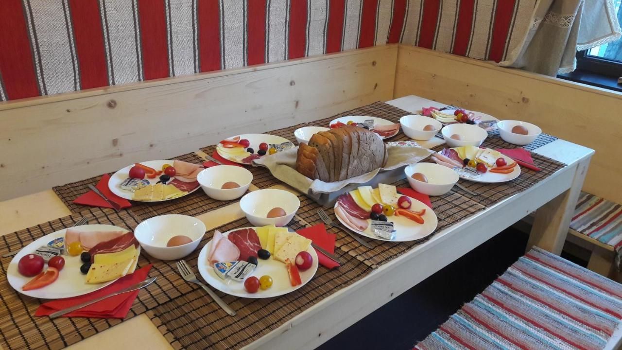 Хостелы Zozo Hostel Брашов-40