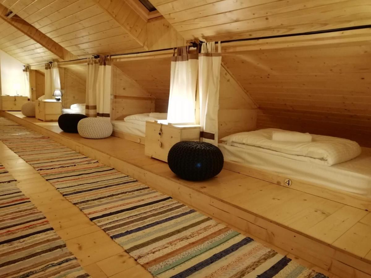 Хостелы Zozo Hostel Брашов-47