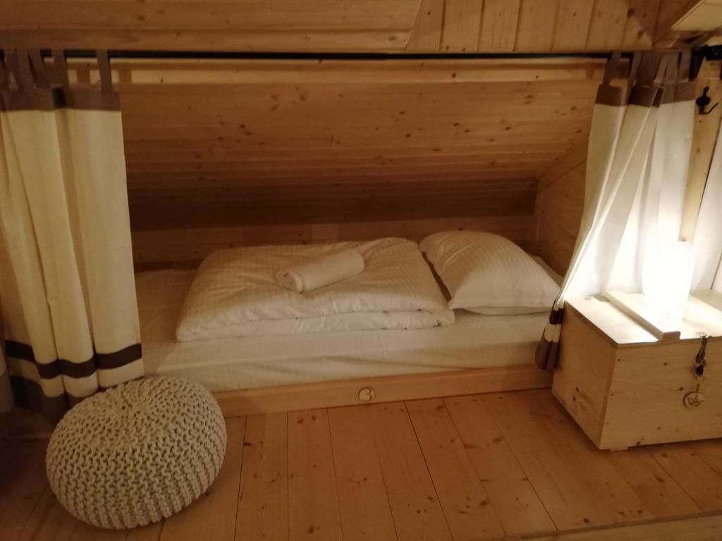 Хостелы Zozo Hostel Брашов-53