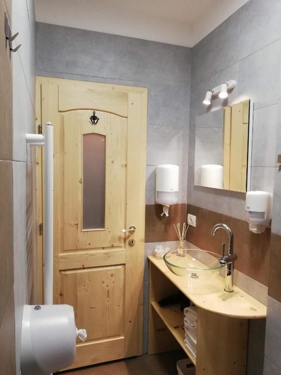 Хостелы Zozo Hostel Брашов-59