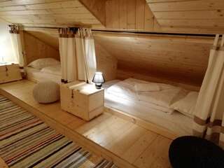 Хостелы Zozo Hostel Брашов Односпальная кровать в общем номере для мужчин и женщин-7