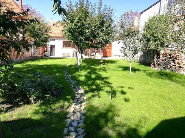 Хостелы Zozo Hostel Брашов-17