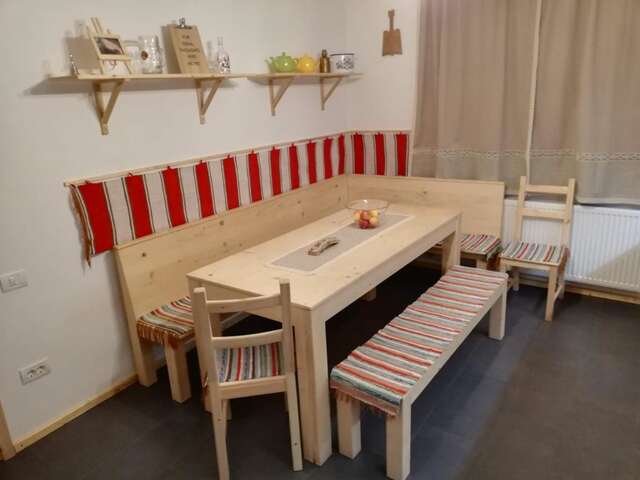 Хостелы Zozo Hostel Брашов-35