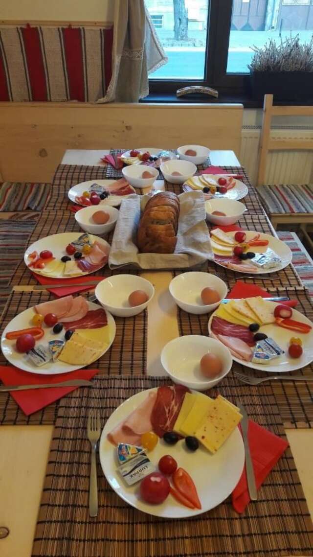 Хостелы Zozo Hostel Брашов-38