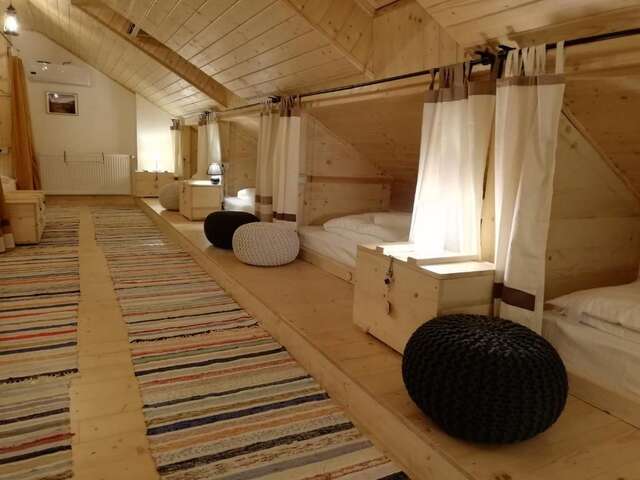 Хостелы Zozo Hostel Брашов-49